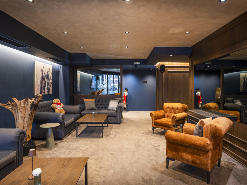 Lobby bar and lounge at Premier Luxury Mountain Resort, Bansko